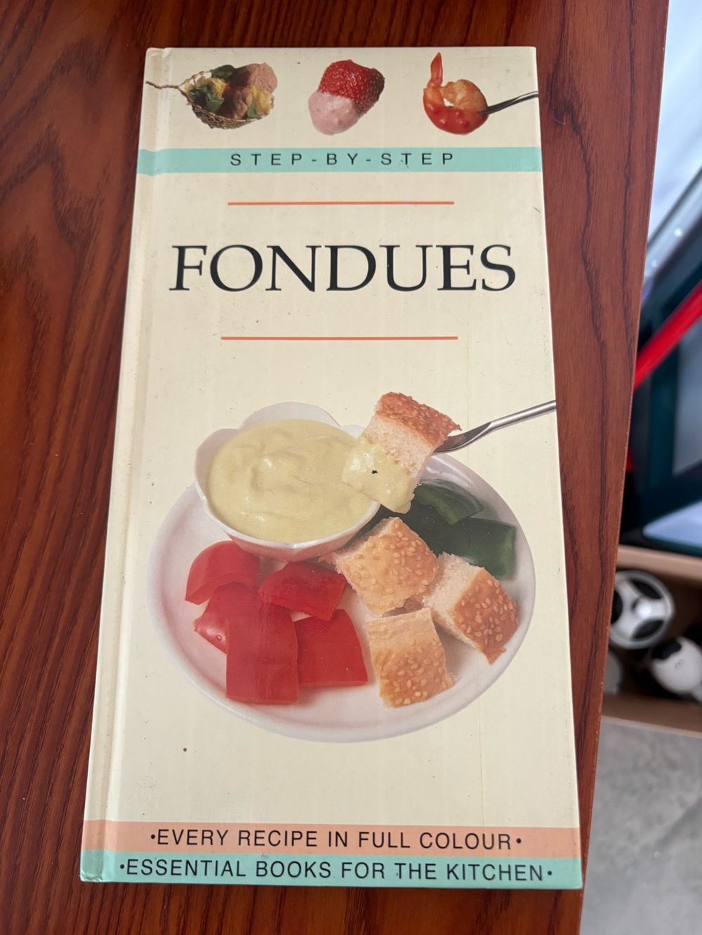 Fondue Serving Set - White & Cream Presentation